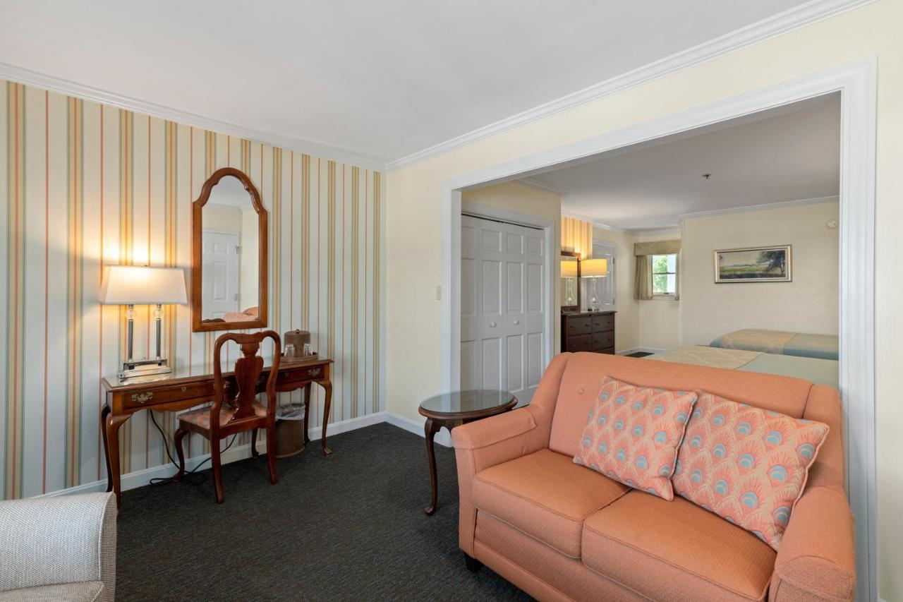 أوجونكويت The Sparhawk Oceanfront Resort المظهر الخارجي الصورة